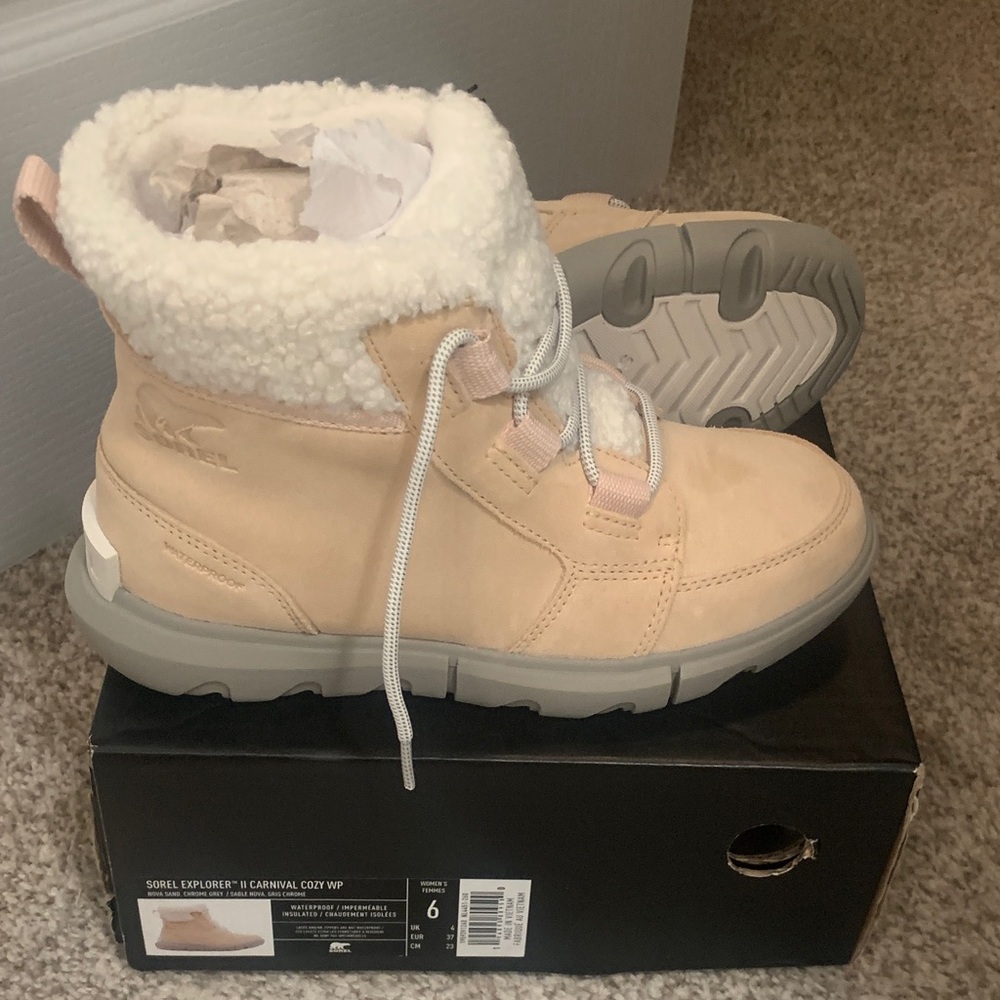 Sorel Womens Cozy Tan Boots
